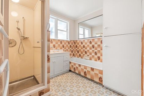 Photo of property in 42 Norana Road, Maoribank, Upper Hutt, 5018