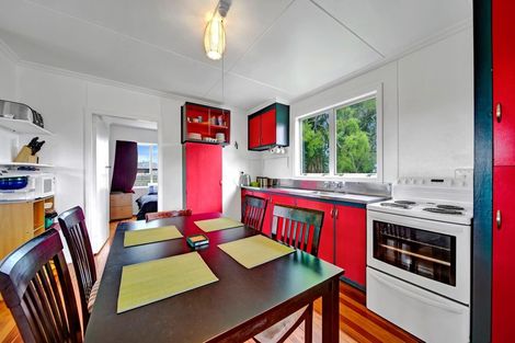 Photo of property in 95 Clifford Road, Eltham, 4322