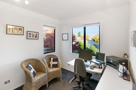 Photo of property in 4 Tupara Crescent, Kawaha Point, Rotorua, 3010