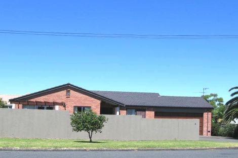 Photo of property in 1/4 Argyle Terrace, Milford, Auckland, 0620