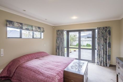 Photo of property in 8 Monarch Place, Paraparaumu Beach, Paraparaumu, 5032