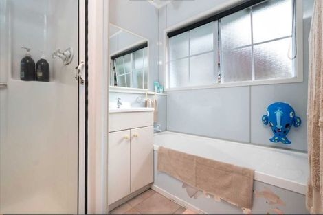 Photo of property in 48 Donovan Avenue, Massey, Auckland, 0614