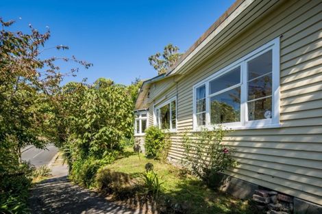 Photo of property in 20 Miromiro Road, Normandale, Lower Hutt, 5010