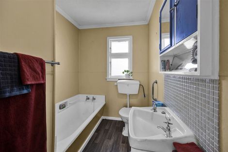 Photo of property in 84 Broadway, Waitara, 4320