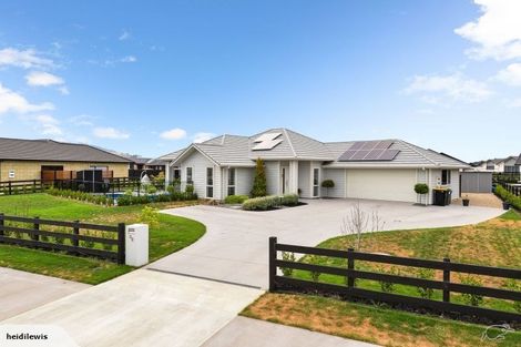 Photo of property in 32 Mike Smith Drive, Cambridge, 3434