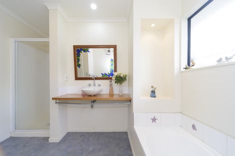 Photo of property in 22 Logan Way, Kelvin Grove, Palmerston North, 4414