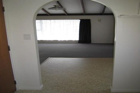 Photo of property in 34a Colchester Crescent, Newlands, Wellington, 6037