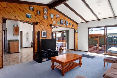 Photo of property in 2 Edgewater Grove, Whakatane, 3120