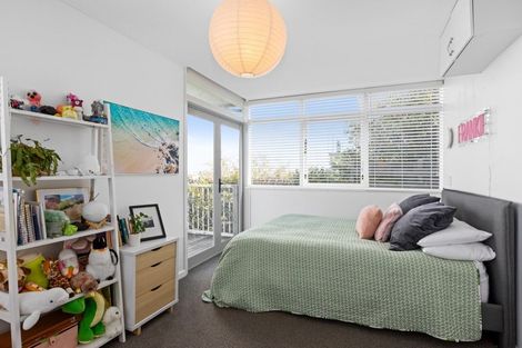 Photo of property in 2 Cobden Road, Bluff Hill, Napier, 4110