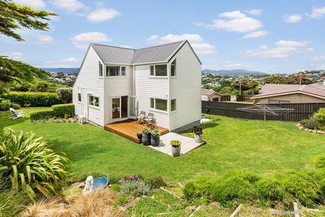 Photo of property in 105 Akaroa Drive, Maupuia, Wellington, 6022