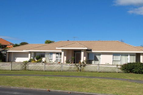 Photo of property in 22 Tarnica Road, Northpark, Auckland, 2013