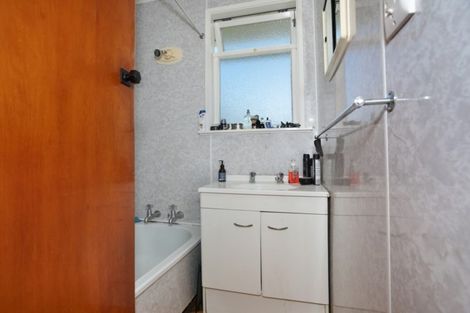 Photo of property in 23 Holland Crescent, Bulls, 4818