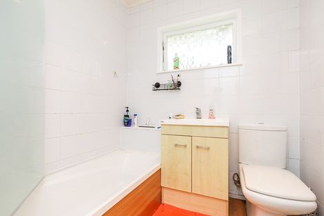 Photo of property in 2/20 Fraser Road, Narrow Neck, Auckland, 0624