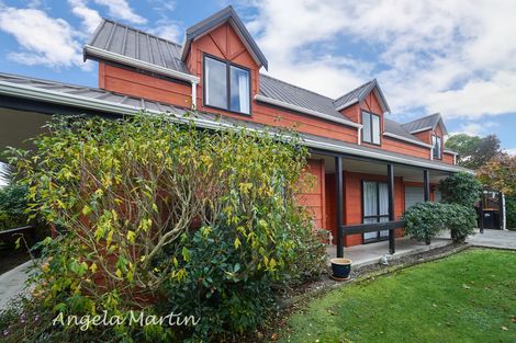 Photo of property in 12 Oak Crescent, Ashhurst, 4810