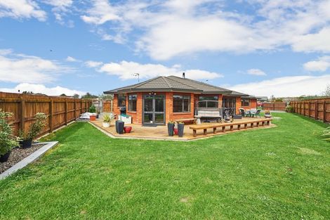 Photo of property in 14 Brookside Close, Highbury, Palmerston North, 4412