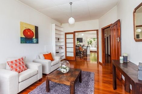 Photo of property in 117 Breaker Bay Road, Breaker Bay, Wellington, 6022