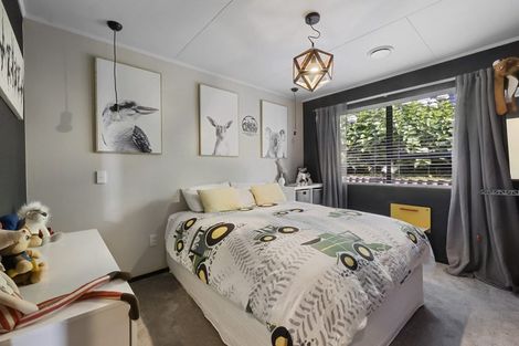 Photo of property in 18 Mayfair Place, Westown, New Plymouth, 4310