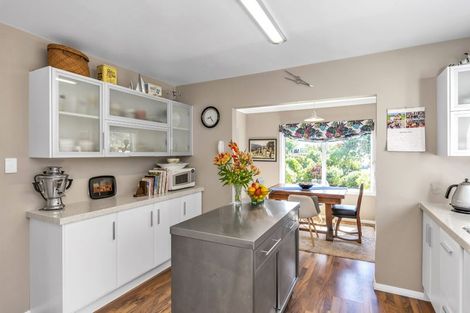 Photo of property in 127 Renown Road, Raumati South, Paraparaumu, 5032