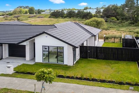 Photo of property in 78 Metoriti Crescent, Karaka, 2124
