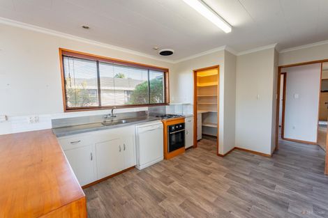 Photo of property in 12 Timaru Road, Waimate, 7924