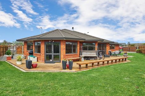 Photo of property in 14 Brookside Close, Highbury, Palmerston North, 4412