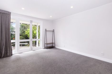 Photo of property in 27 Saltburn Road, Milford, Auckland, 0620