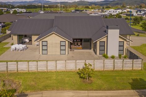 Photo of property in 10 Topping Place, Whitianga, 3510