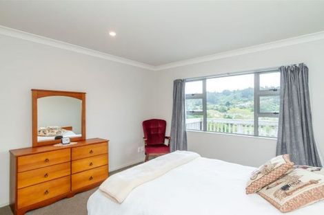 Photo of property in 32 Speldhurst Grove, Stokes Valley, Lower Hutt, 5019