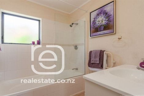 Photo of property in 2 Marbella Drive, Massey, Auckland, 0614