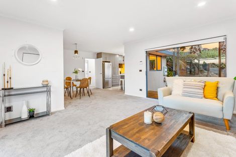 Photo of property in 21 Breenagh Place, Massey, Auckland, 0614