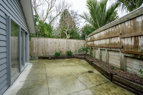 Photo of property in 5a Woodstock Place, Hokowhitu, Palmerston North, 4410