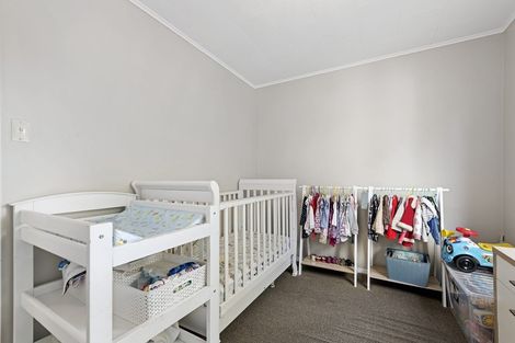 Photo of property in 15 Whirinaki Crescent, Heretaunga, Upper Hutt, 5018