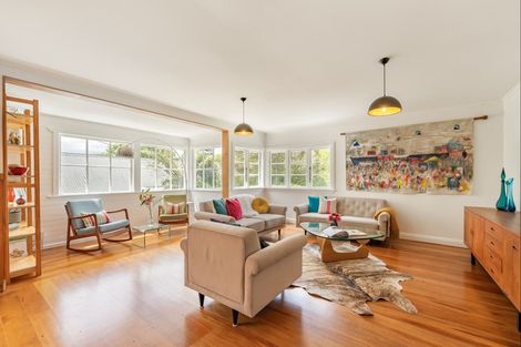 Photo of property in 82 Pinehaven Road, Pinehaven, Upper Hutt, 5019