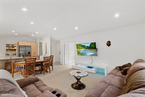 Photo of property in 16 Ellesmere Close, Pyes Pa, Tauranga, 3112