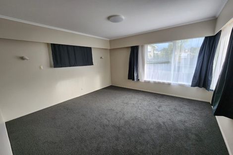 Photo of property in 8 Hillary Heights Avenue, Glendene, Auckland, 0602