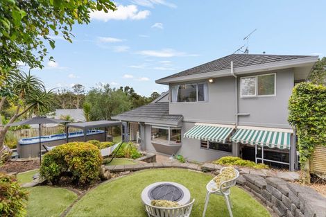 Photo of property in 12 La Roche Place, Northcote, Auckland, 0627