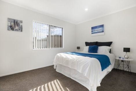 Photo of property in 17 Magic Way, Randwick Park, Auckland, 2105