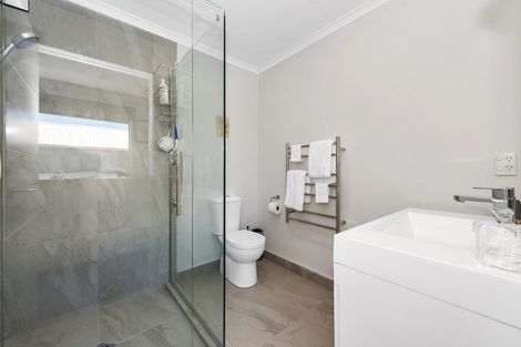 Photo of property in 5 Springside Court, Huntington, Hamilton, 3210