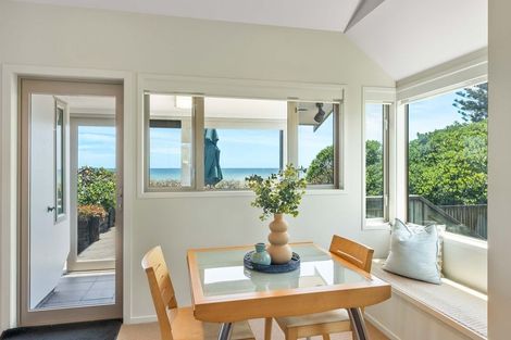 Photo of property in 93 Field Way, Waikanae Beach, Waikanae, 5036