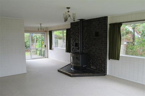Photo of property in 3 Rika Place, Kawaha Point, Rotorua, 3010