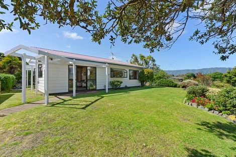Photo of property in 8 Pio Pio Place, Waikanae Beach, Waikanae, 5036