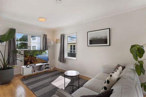 Photo of property in 2 Totara Road, Te Atatu Peninsula, Auckland, 0610