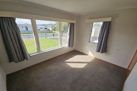 Photo of property in 17 Sutton Crescent, Papakura, 2110