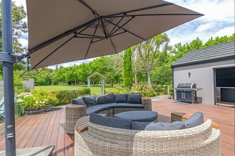 Photo of property in 52 Turitea Road, Fitzherbert, Palmerston North, 4472