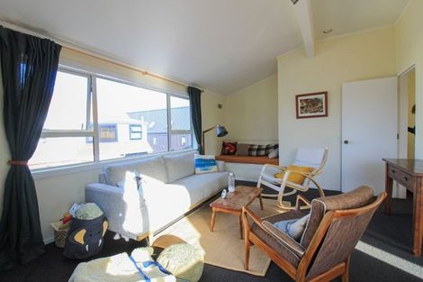 Photo of property in 4/30 Lyall Parade, Lyall Bay, Wellington, 6022