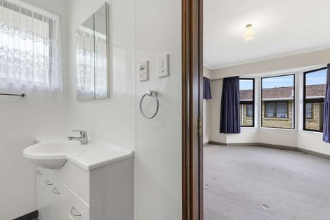 Photo of property in 5 Saint Ives Grove, Whalers Gate, New Plymouth, 4310