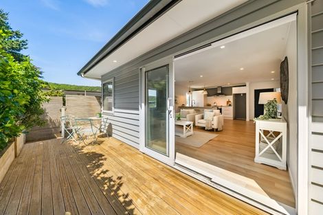 Photo of property in 26 Rarangi Way, Owhiro Bay, Wellington, 6023