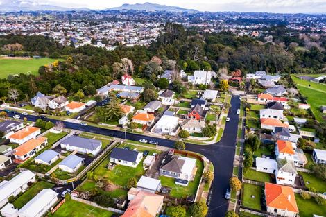 Photo of property in 1 List Street, Welbourn, New Plymouth, 4310