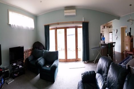 Photo of property in 16 Edinburgh Terrace, Berhampore, Wellington, 6023