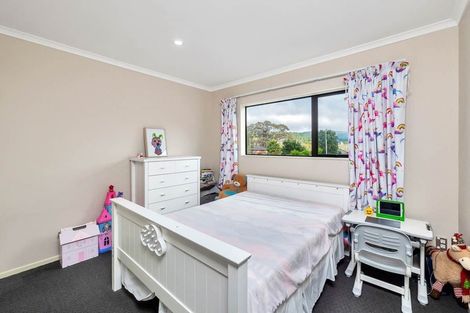 Photo of property in 43 South Kensington Way, Henderson, Auckland, 0612